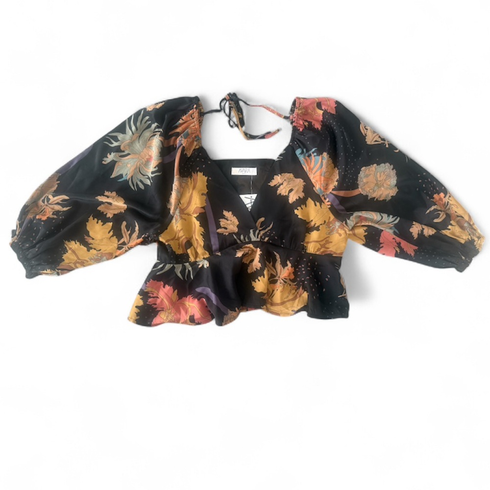 NWT Avara Floral Long Sleeve Crop Top - Size S